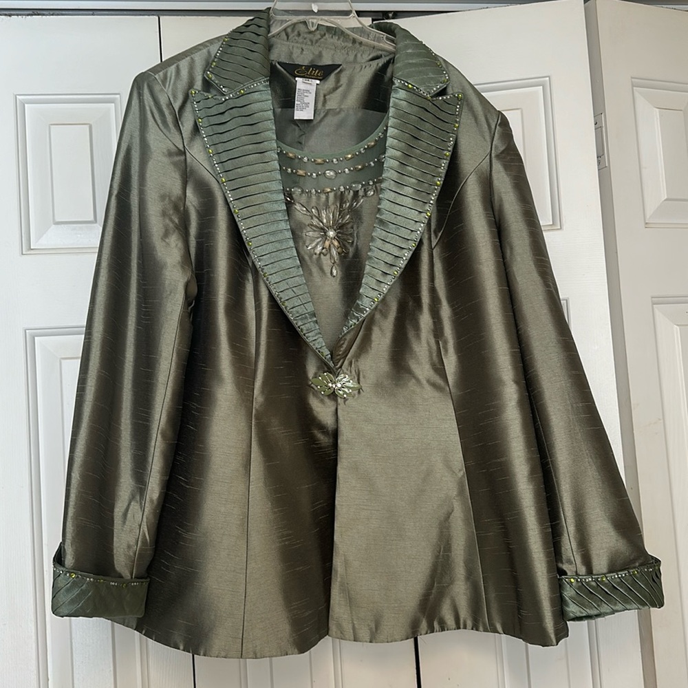 Elite Champagne Blazer and shell Womens size 24 green Lined with Beads